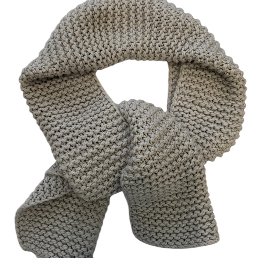 Cozy Knit Scarf in Light Gray